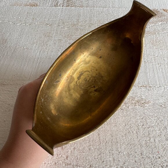 Small Vintage Brass Raised Decorative Swooped Bowl - Picture 6 of 11